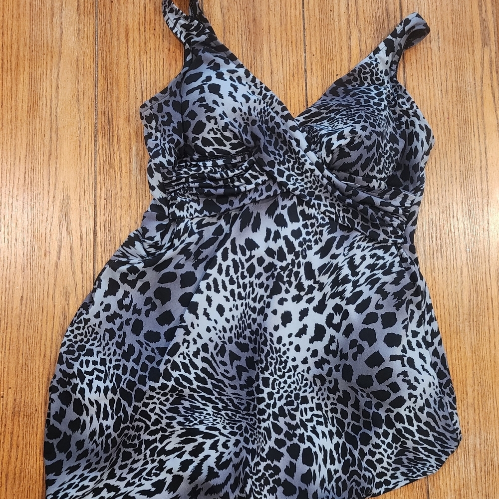 Catalina Women's Med Swim One Piece - Picture 3 of 5